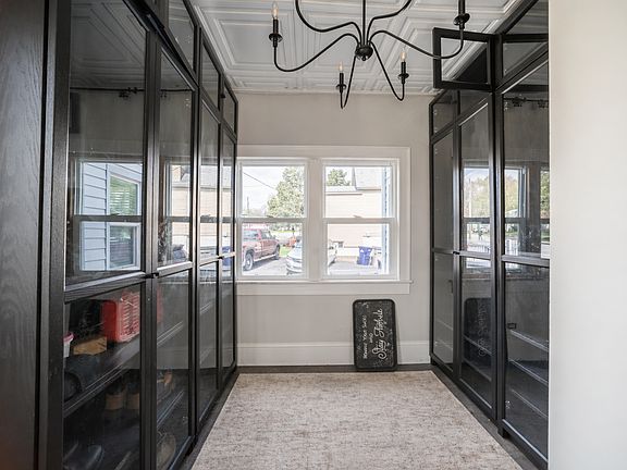 3rd image of 714 Villa St