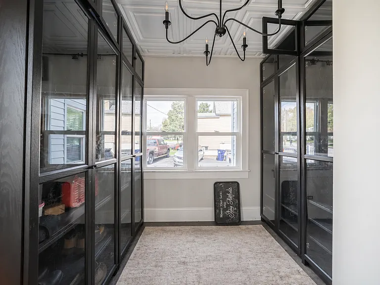 714 Villa St — Photo 3