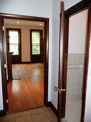 Rented by Perry Associates NYC Inc | media 40