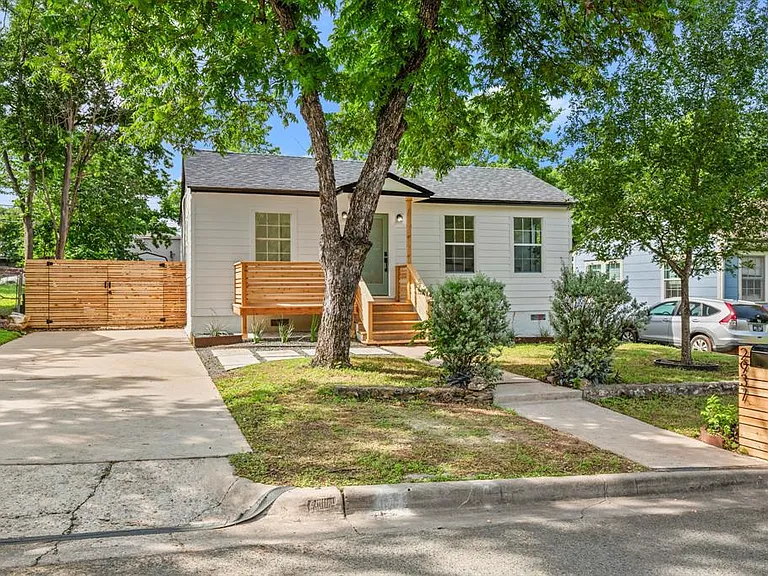 2937 Higgins St — Photo 26