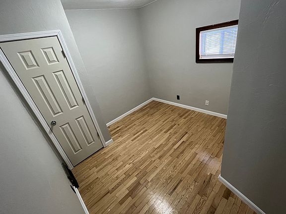 5th image of 611 Roosevelt St