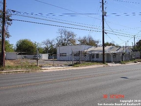 3rd image of 4706 S Flores St