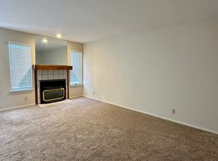 153 W Pilgrim Ln, Clovis, CA