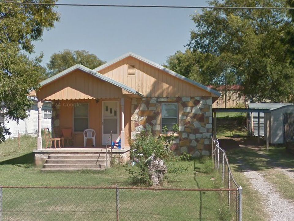 2nd image of 1009 S 6th St