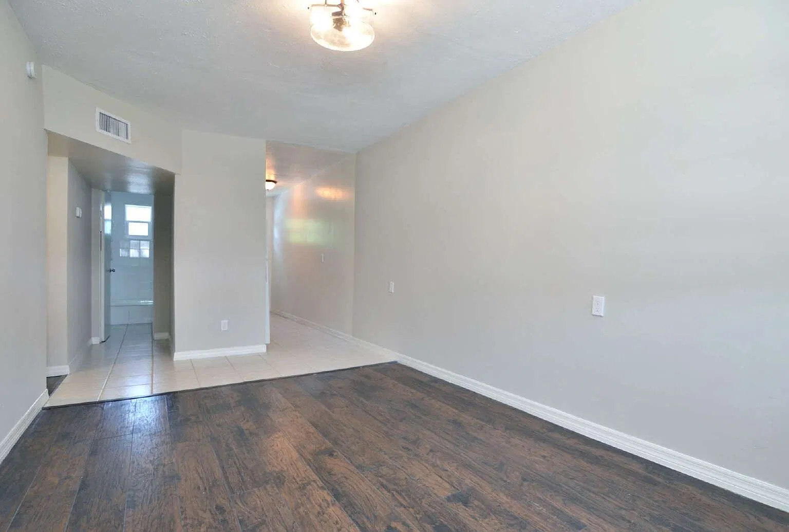 2 bed, 1.0 bath, 600 sqft, $1,595 — Photo 3