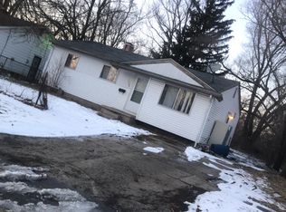 1502 Lake Forest Dr, Flint, MI 48504