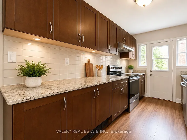 1365 Bayview Ave #L05 — Photo 5