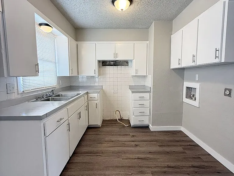 1732 E Dartmouth St — Photo 7