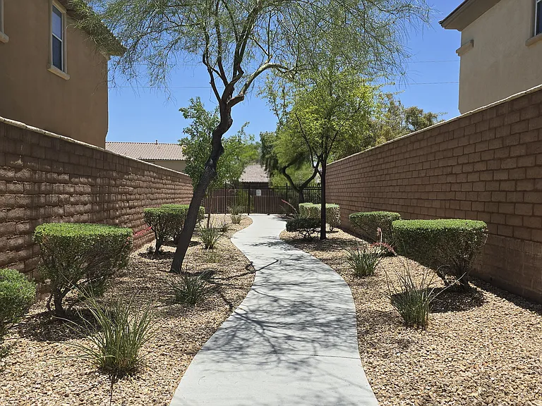 8462 Elche Ct — Photo 15