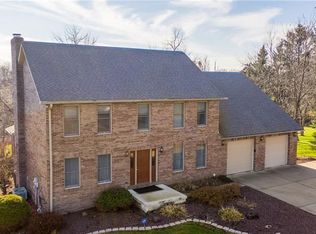 26 Kings Ln, Grove City, PA