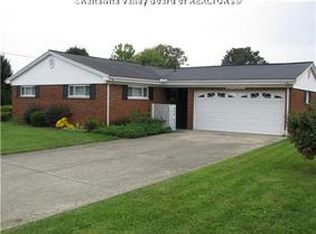 1329 Valentine Cir, Nitro, WV 25143