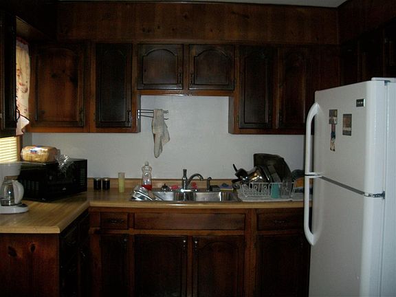 4th image of 1439 Dogwood St
