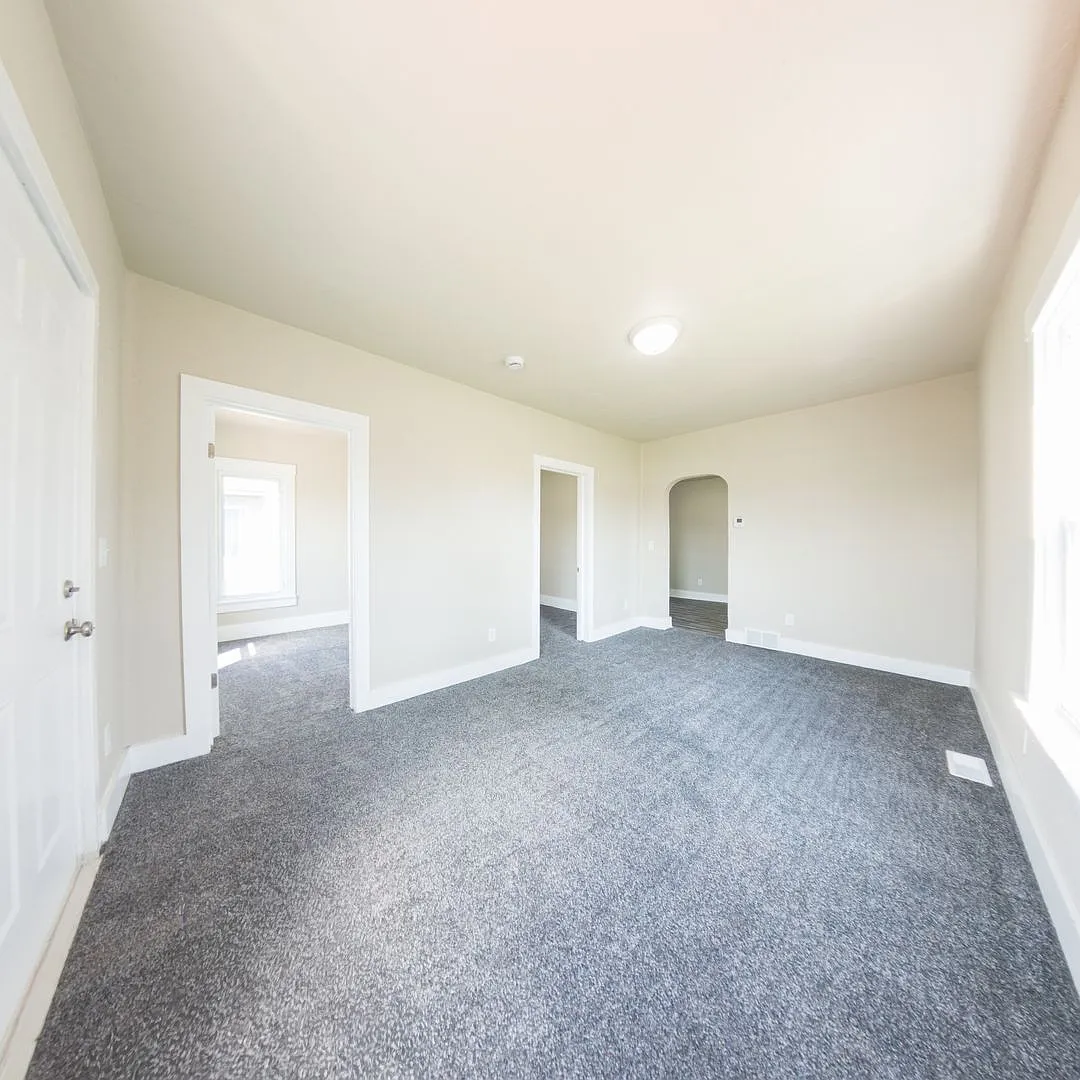 2 Bedroom 1 Bathroom House — Photo 2