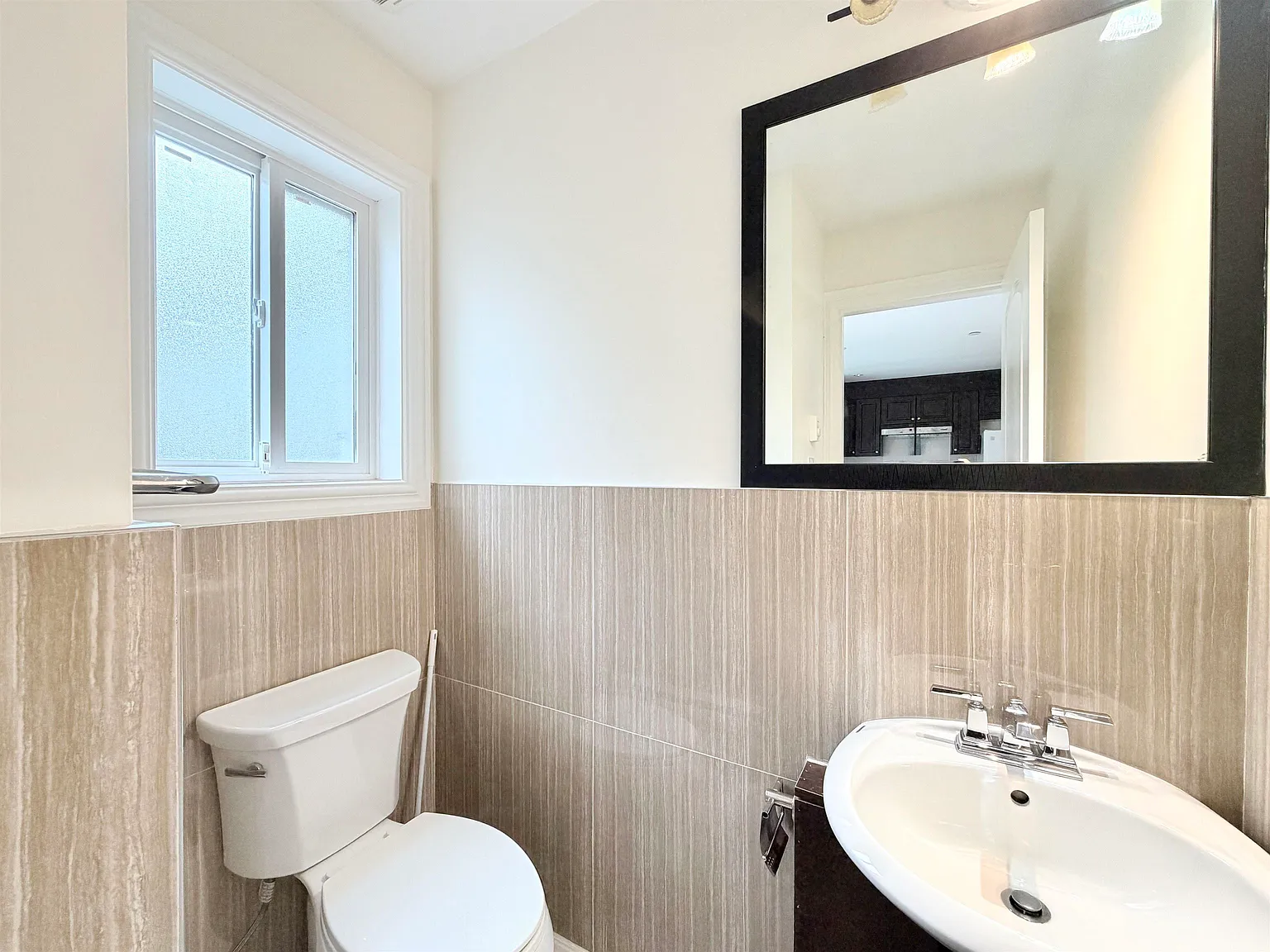 2 bed, 700 sqft, $2,300 — Photo 2