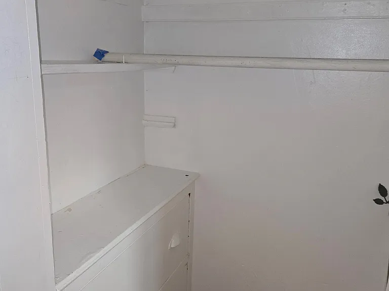 1076 Forest Rd #4 — Photo 16