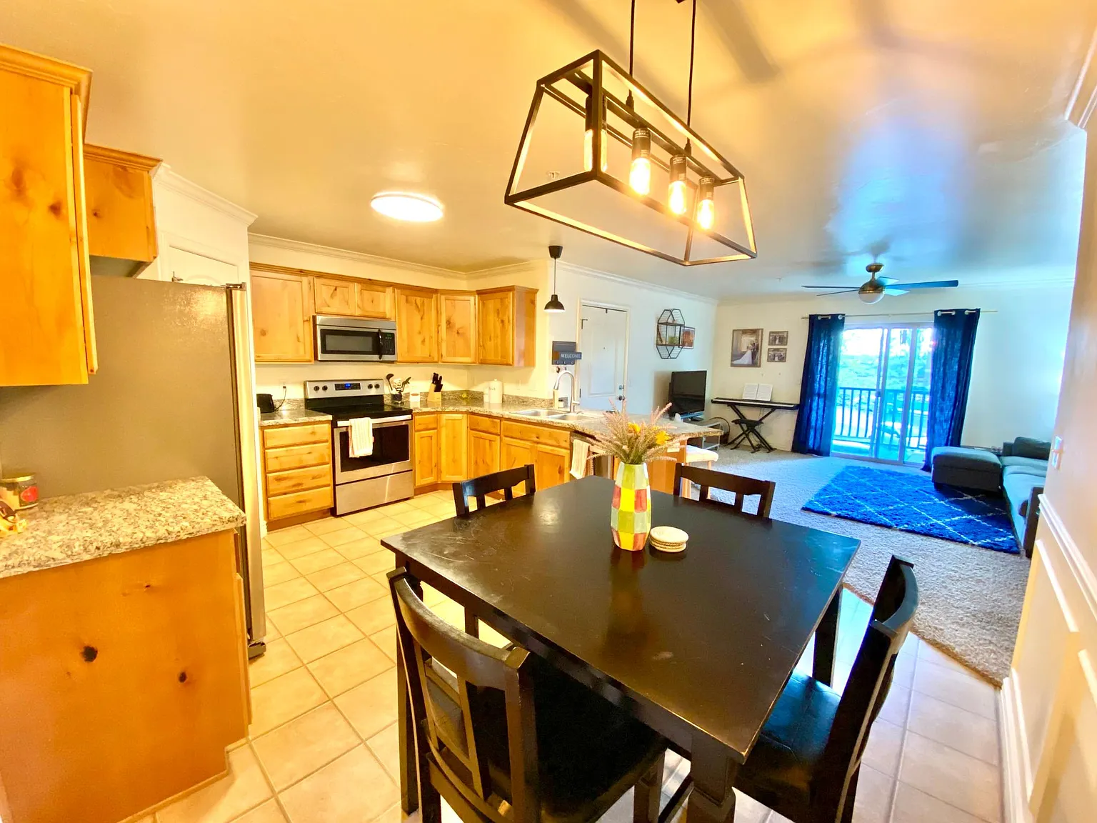 3 bed, 1156 sqft, $1,725 — Photo 3
