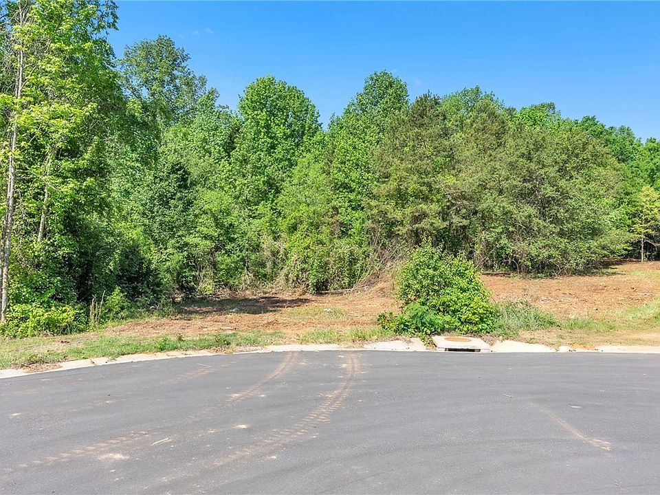 1st image of 228 River Oaks Cir