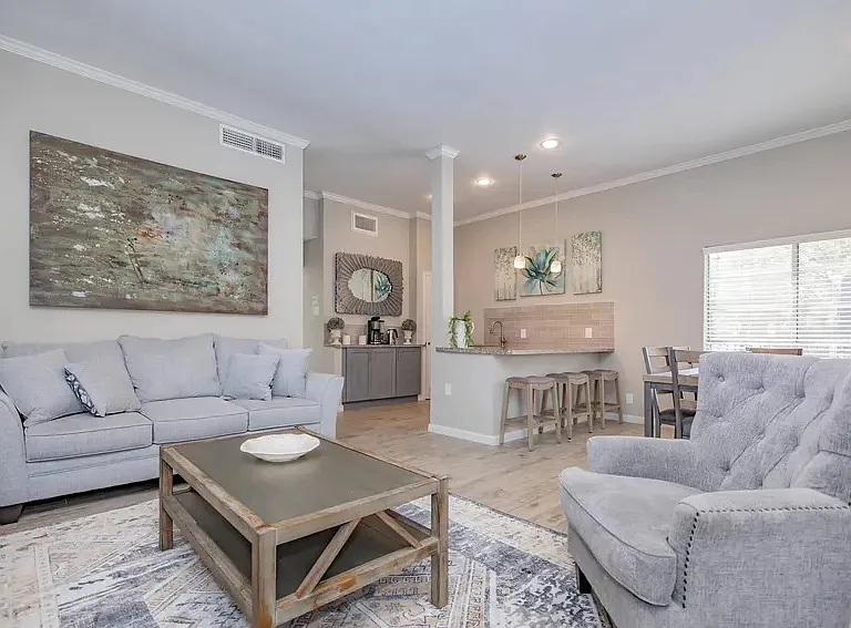 Huntington Park Apartments — Photo 6