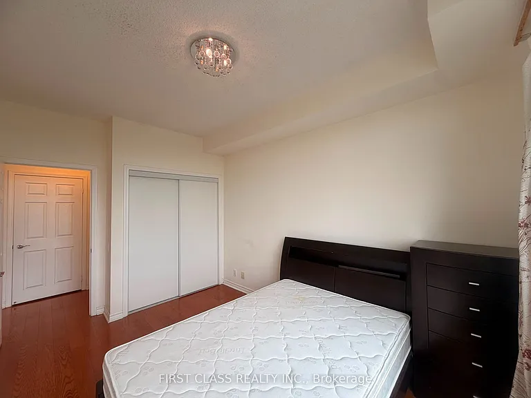 11121 Yonge St #422 — Photo 11