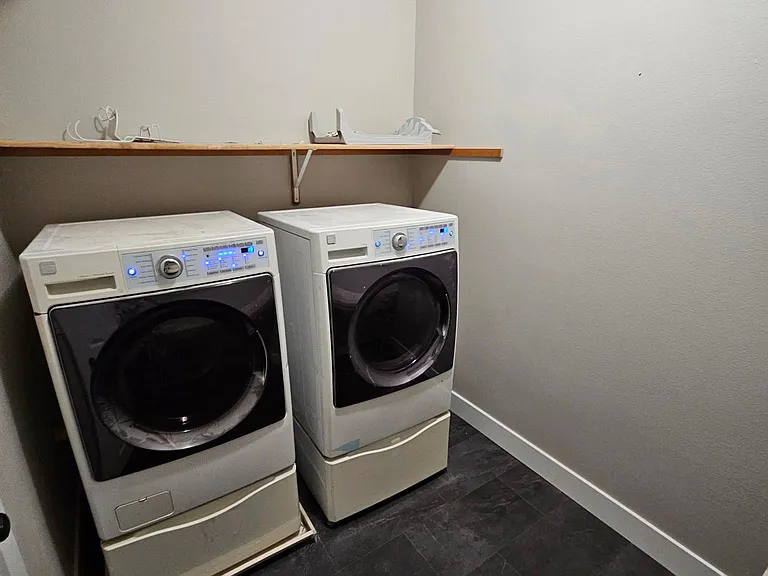 Washer & Dryer included