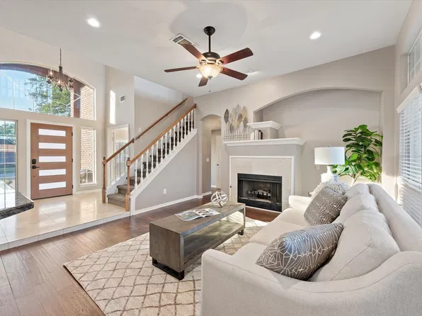 405 Brazil Dr, Hurst, TX 76054
