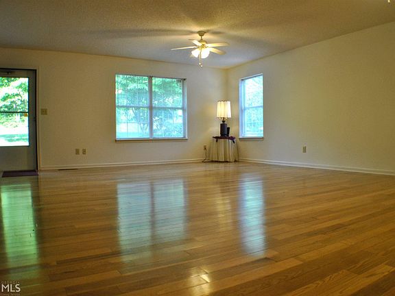 4th image of 424 Lakeshore Dr