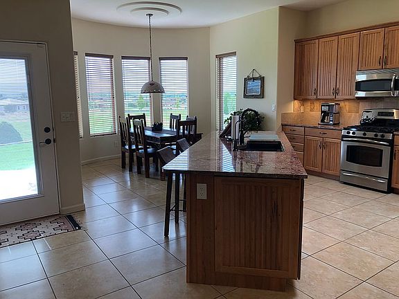 Kitchen (pic 2)