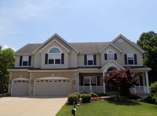 520 Stirling Place Dr, Ballwin, MO 63021