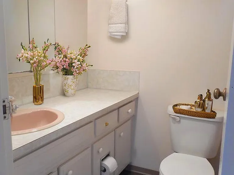 1550 Duchess Ave — Photo 8