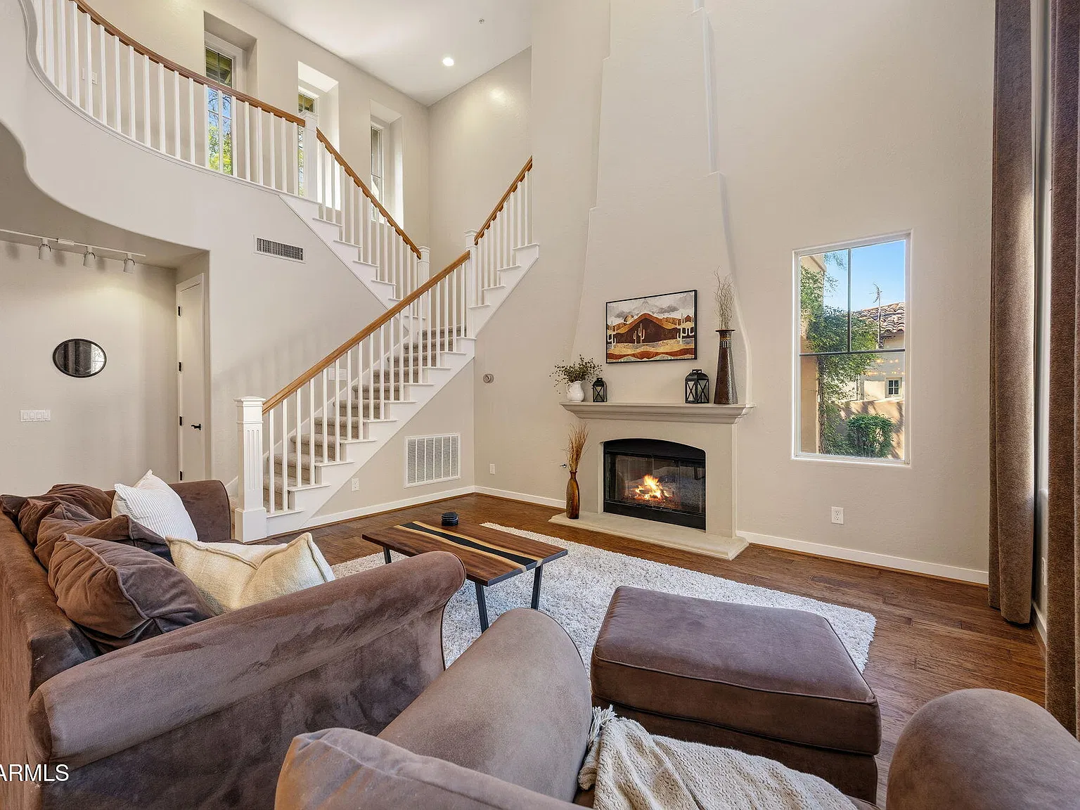 5 bed, 4.5 bath, 4402 sqft, $9,800 — Photo 4