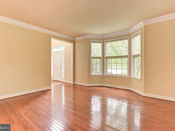 4th image of 601 Suntree Ct