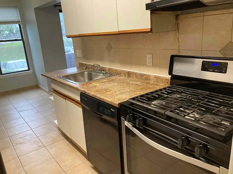 48 Shrewsbury Green Dr #E — Photo 20