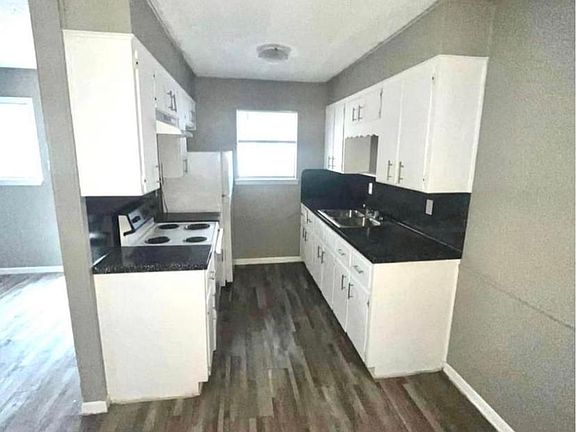 3rd image of 1302 Harris Ave #27