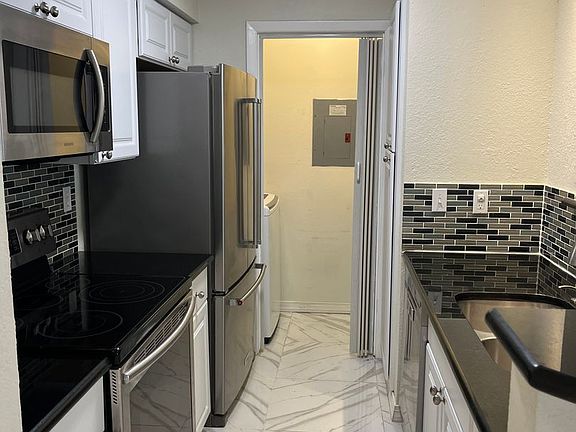 5th image of 232 Afton Sq Unit 201