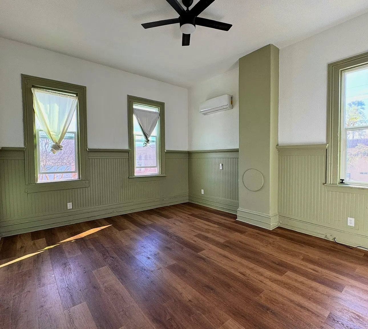 145 W Flora St — Photo 2