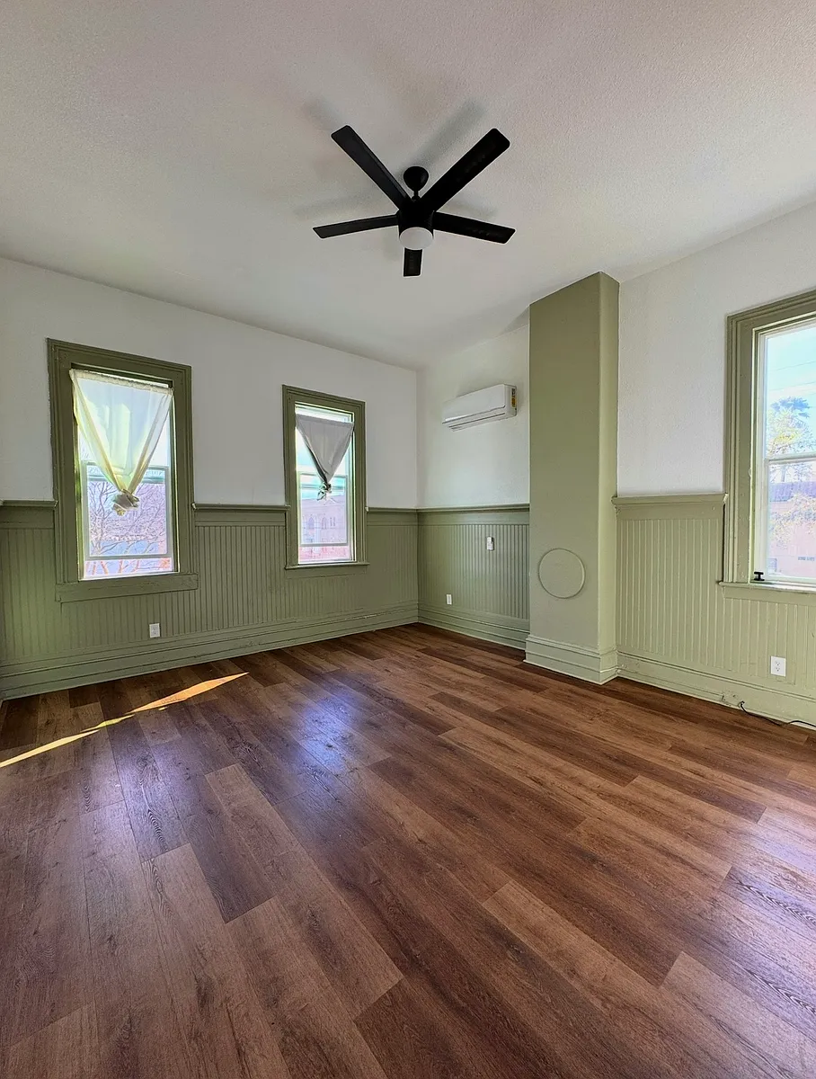 Building Photo - 145 W Flora St #D