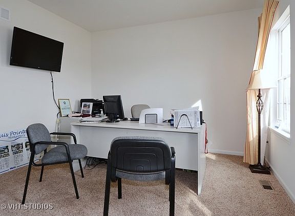 3rd image of 596 Camellia Ave