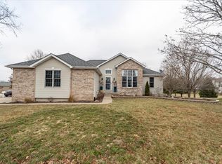 901 Barbara Dr, Heyworth, IL 61745