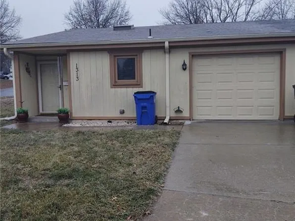 1313 N Harvey Dr, Olathe, KS 66061
