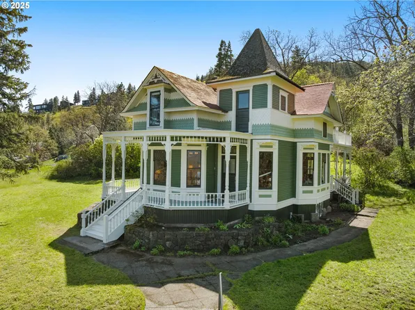 704 3rd Ave, Mosier, OR 97040