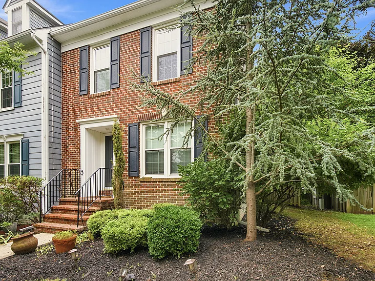 27 Ryan Ct — Photo 3