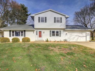 706 E Douglas St, Saint Joseph, IL 61873