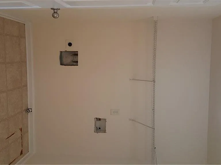 2036 Executive Dr — Photo 16