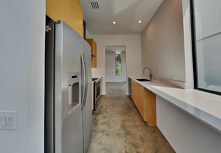 904 Blackland Ct — Photo 5