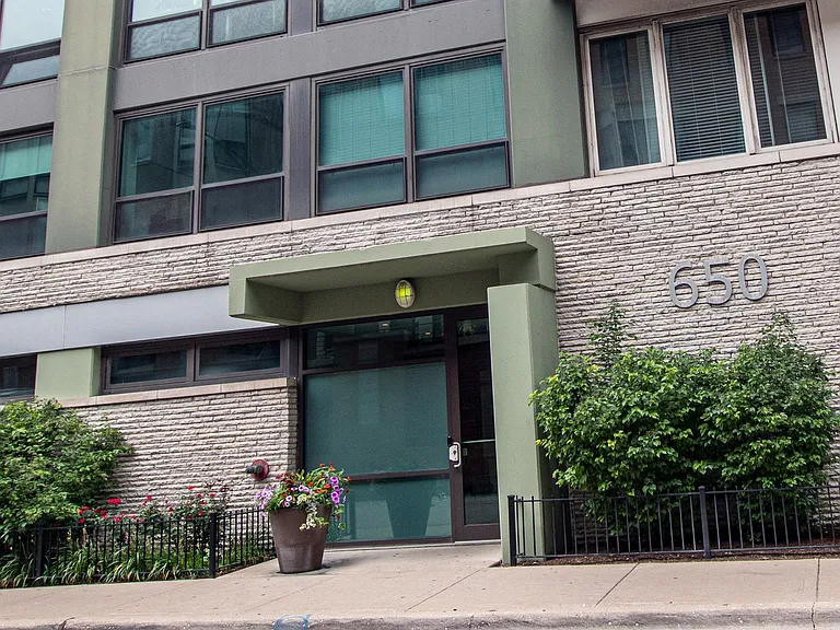650 W Wayman #301C — Photo 2