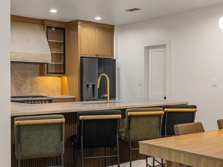 422 S Montreal Ave — Photo 9