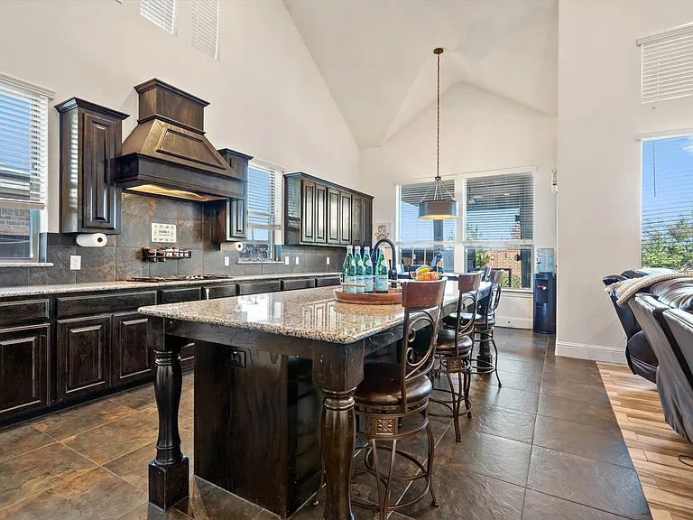 1506 Hennessey Dr — Photo 12