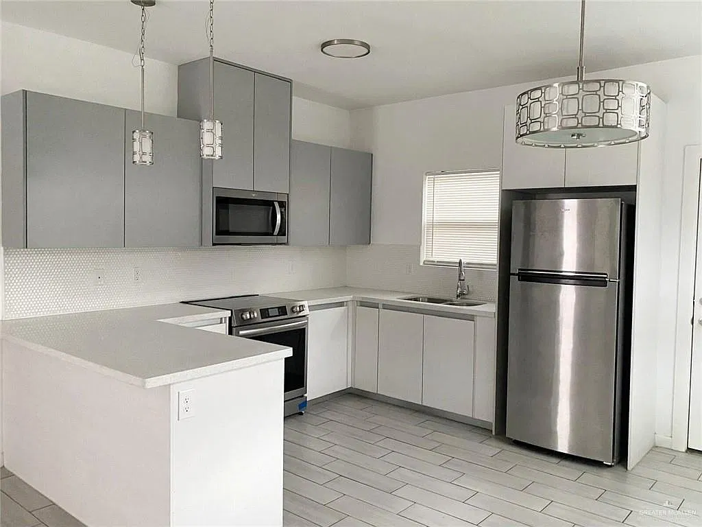 3 bed, 2.0 bath, 1135 sqft, $1,175 — Photo 2