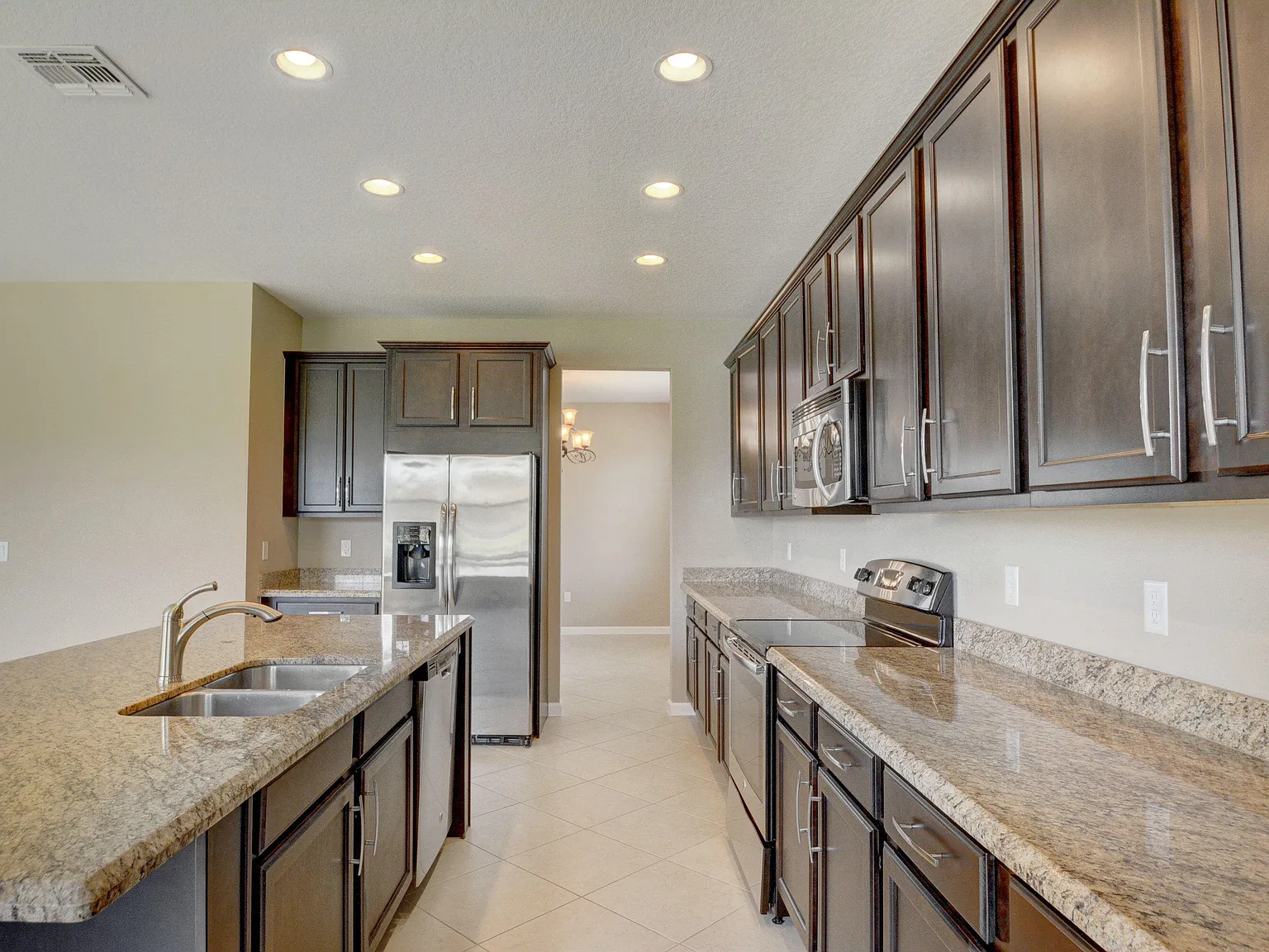 4 bed, 3.5 bath, 2873 sqft, $4,295 — Photo 4