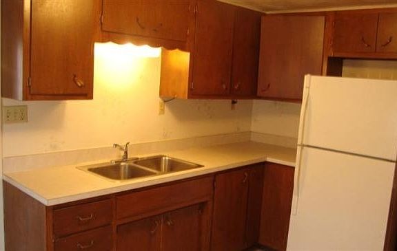 2nd image of 6007 Lake St